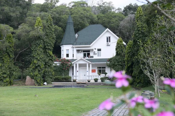 Bela Casa Jardim — Fotografia de Stock