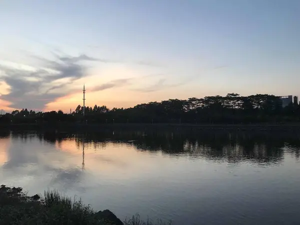 Hermoso Atardecer Sobre Lago — Foto de Stock