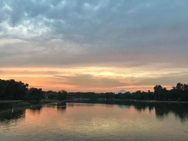 Hermoso Atardecer Sobre Lago — Foto de Stock