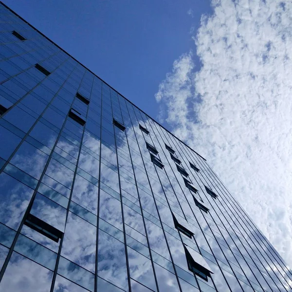 Moderno Edificio Oficinas Con Fachada Cristal — Foto de Stock