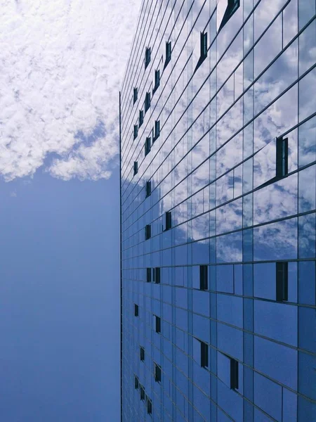 Edificio Moderno Con Reflejo Ventanas — Foto de Stock
