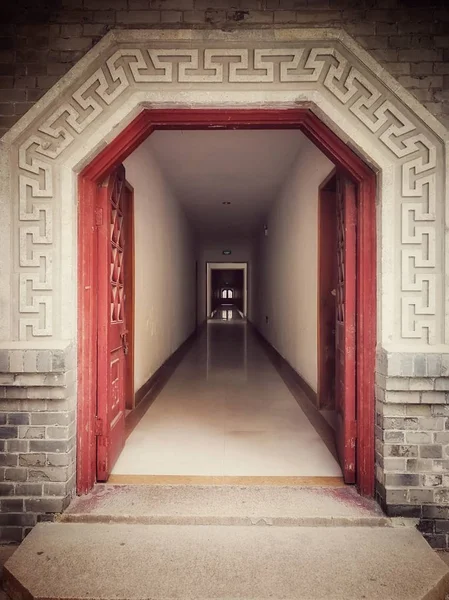 chinese door in the forbidden city