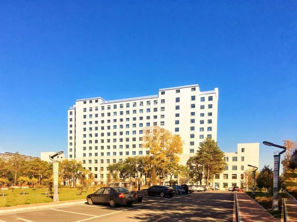 Edificio Moderno Ciudad Madrid — Foto de Stock