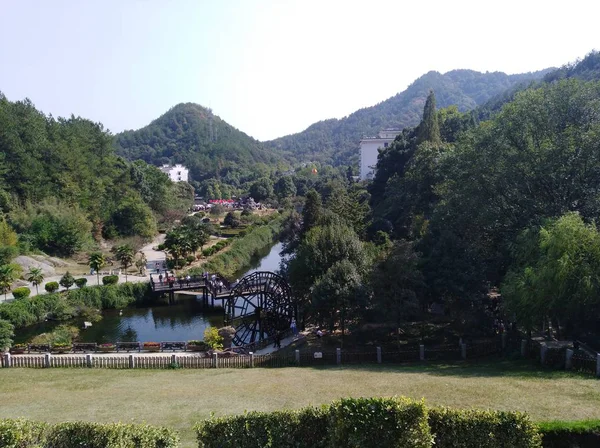 Hermoso Paisaje Del Pueblo Las Montañas — Foto de Stock