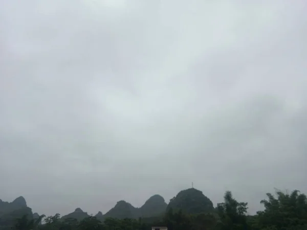 Paisaje Montaña Con Niebla Nubes — Foto de Stock