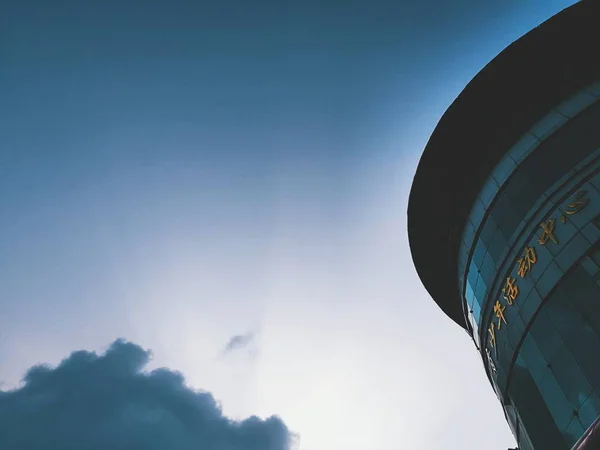 Edificio Moderno Con Fondo Cielo — Foto de Stock