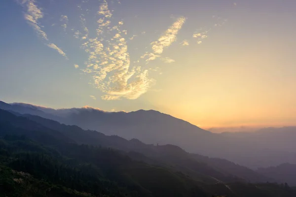 Hermoso Atardecer Sobre Montaña — Foto de Stock