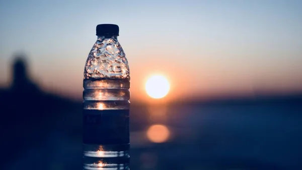 Botella Agua Playa — Foto de Stock