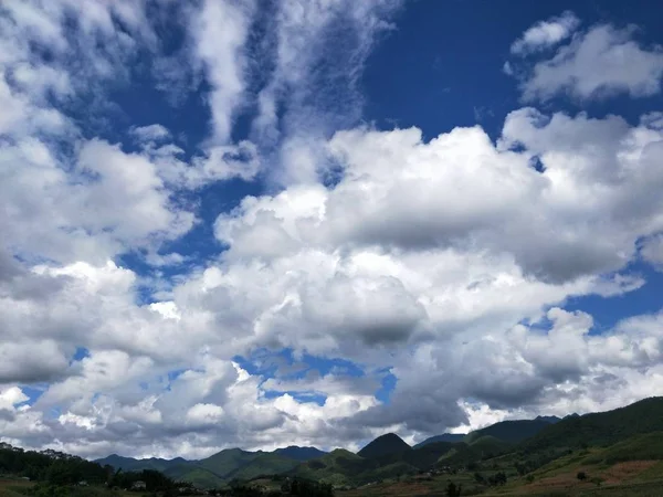 Nubes Las Montañas — Foto de Stock