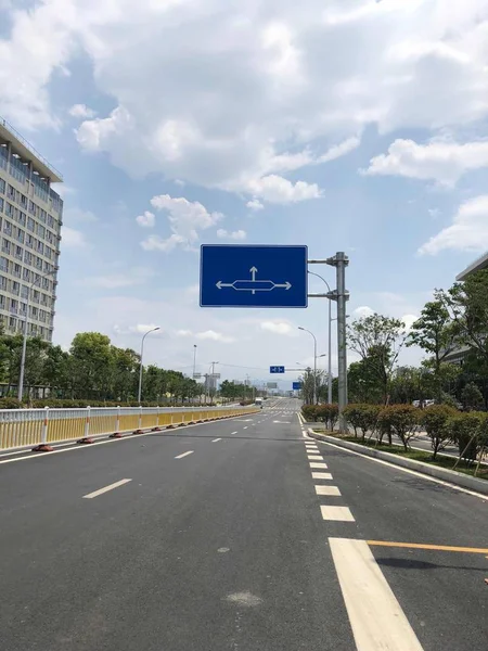 Señal Tráfico Una Carretera — Foto de Stock