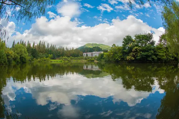 Lago Las Montañas — Foto de Stock