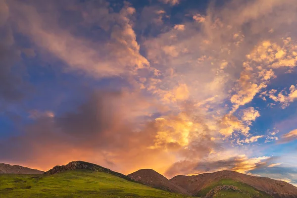 Belo Pôr Sol Sobre Montanha — Fotografia de Stock