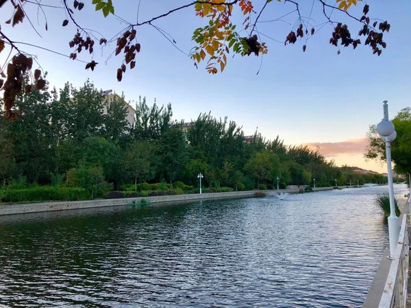 Hermoso Paisaje Con Lago Fondo — Foto de Stock