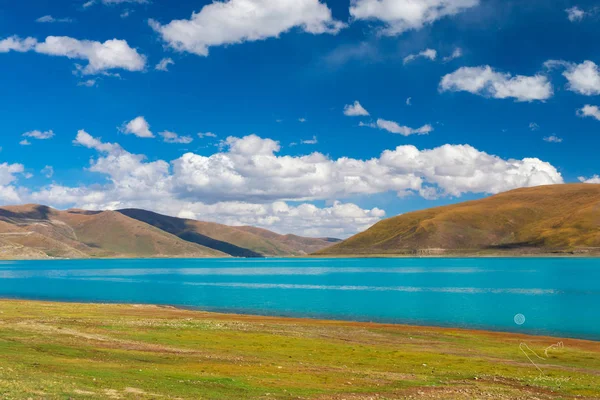 Hermoso Paisaje Con Lago Montañas — Foto de Stock