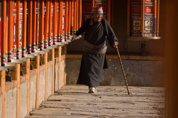 Hombre Kimono Con Una Cruz — Foto de Stock