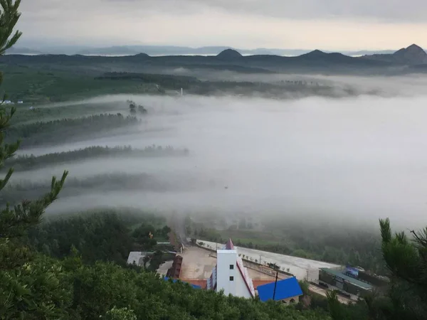 Hermoso Paisaje Con Majestuosas Montañas — Foto de Stock