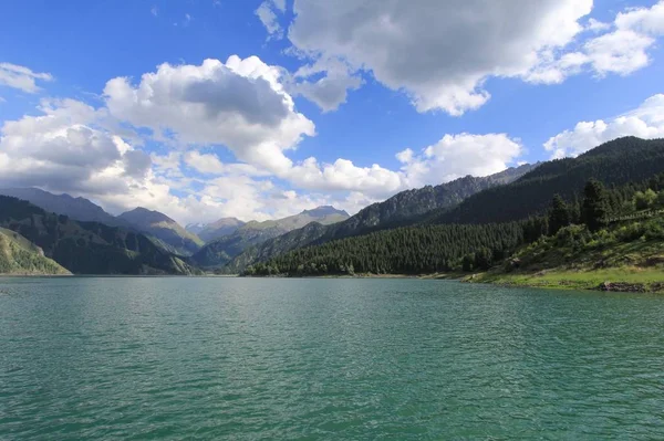 Lago Las Montañas — Foto de Stock