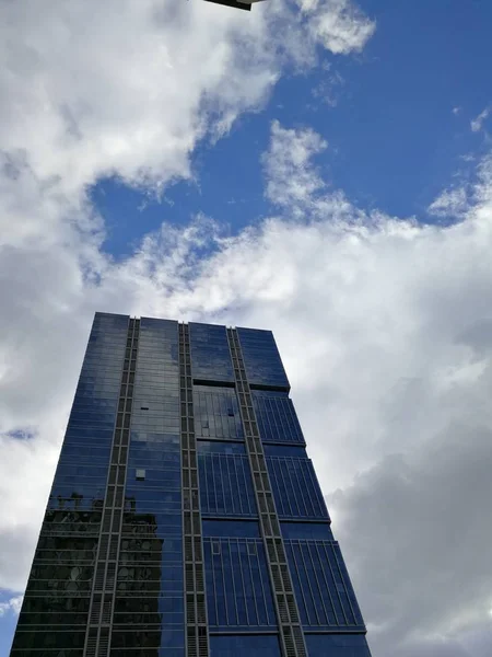 Edificio Moderno Con Cielo Azul — Foto de Stock