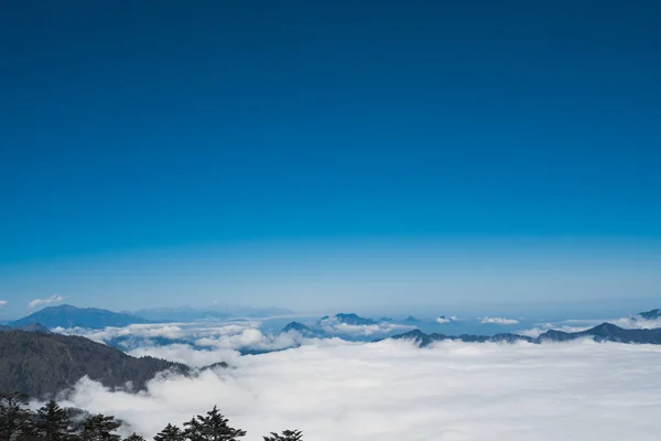 Hermoso Paisaje Con Majestuosas Montañas — Foto de Stock