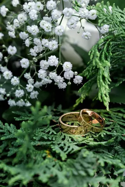 Árbol Navidad Con Ramo Rosas — Foto de Stock