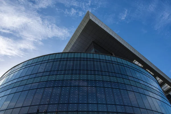 Moderno Edificio Cristal Con Cielo Azul — Foto de Stock