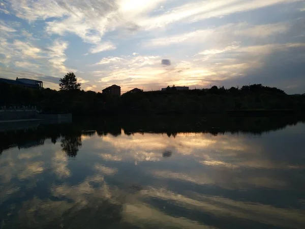 Hermoso Atardecer Sobre Lago — Foto de Stock