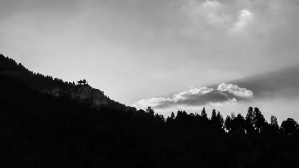 Paesaggio Montano Con Nebbia Nuvole — Foto Stock