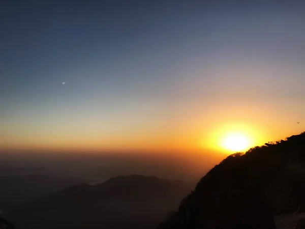 Hermoso Atardecer Sobre Montaña — Foto de Stock