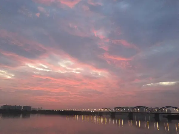 Hermoso Atardecer Sobre Lago — Foto de Stock