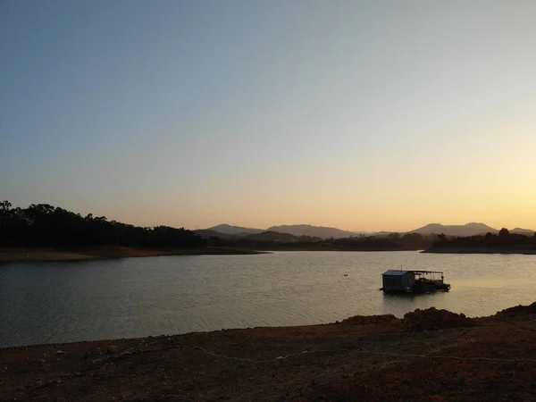 Hermoso Atardecer Sobre Lago — Foto de Stock