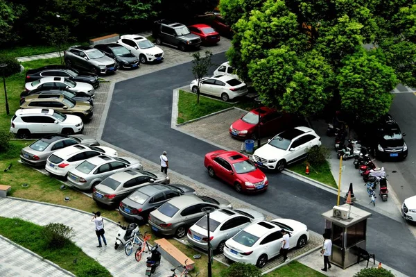 Turismos Estacionados Carretera — Foto de Stock