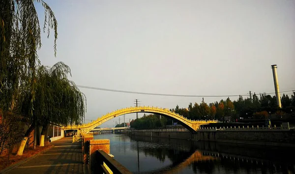 Puente Sobre Río Por Mañana — Foto de Stock