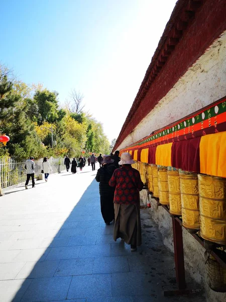 Tibet Selama Beberapa Hari Mengikuti Belokan Melewati Kerumunan Istana Potala — Stok Foto