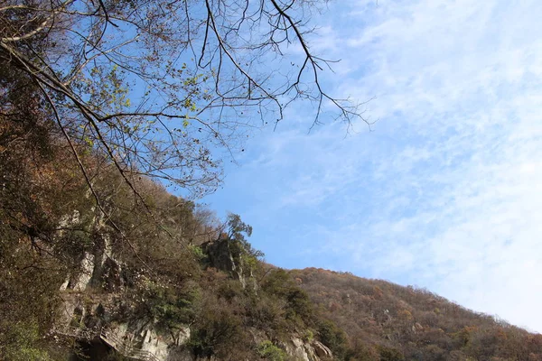 Paisaje Montaña Con Cielo Azul — Foto de Stock