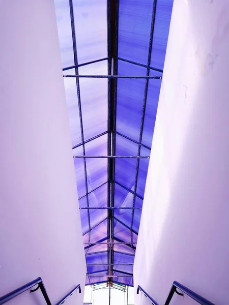Ventana Cristal Moderno Con Cielo Azul — Foto de Stock