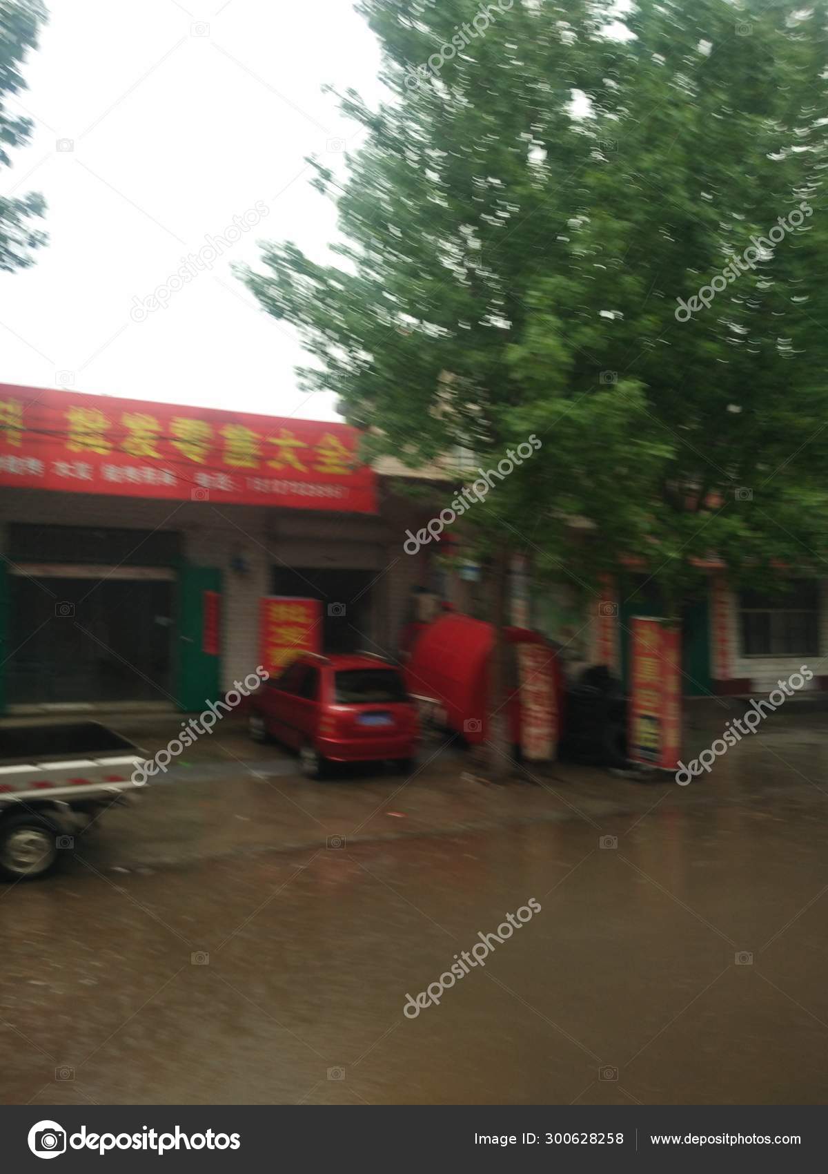 雨の多い街写真素材 ロイヤリティフリー雨の多い街画像 Depositphotos 雨の多い街写真素材 ロイヤリティフリー雨の多い街画像 Depositphotos