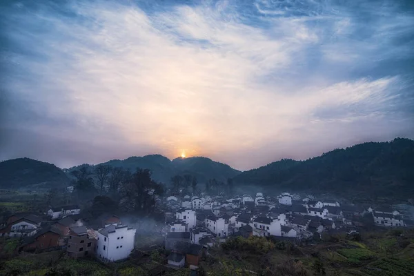 Hermoso Atardecer Sobre Montaña — Foto de Stock