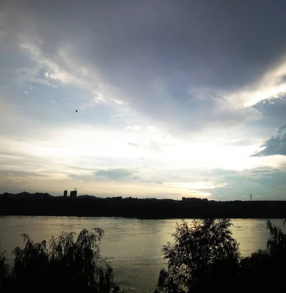 Hermoso Atardecer Sobre Lago — Foto de Stock