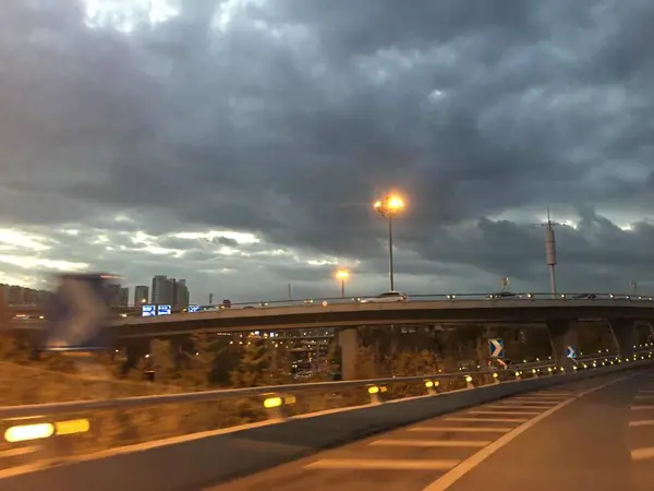 Tráfico Ciudad Por Noche — Foto de Stock