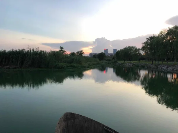 Hermoso Paisaje Con Lago Montañas — Foto de Stock