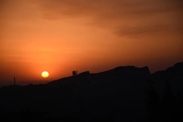 Puesta Sol Sobre Montaña Por Noche — Foto de Stock