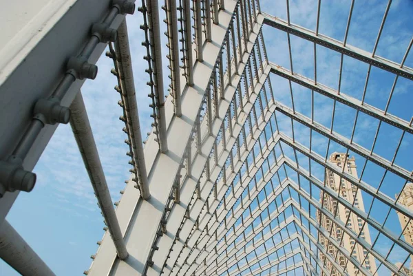 Detalle Una Cubierta Edificio Con Una Celosía Metálica — Foto de Stock