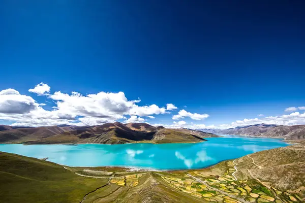 Hermoso Paisaje Con Lago Fondo — Foto de Stock