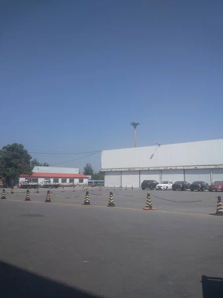 Terminal Del Aeropuerto Con Pasajeros Ciudad — Foto de Stock