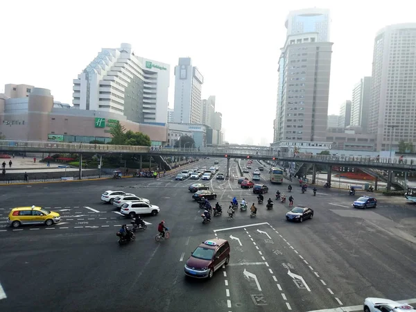Tráfico Automóviles Las Calles Modernas Ciudad — Foto de Stock