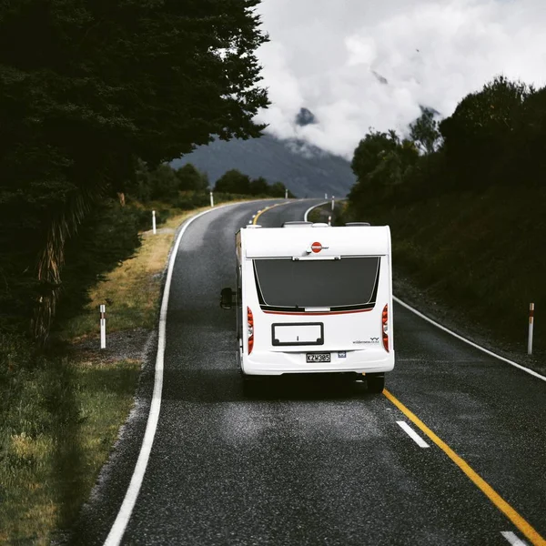 Carro Caminhão Uma Estrada Transporte — Fotografia de Stock