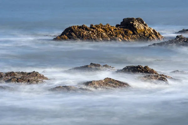 Hermoso Paisaje Marino Con Rocas Olas — Foto de Stock