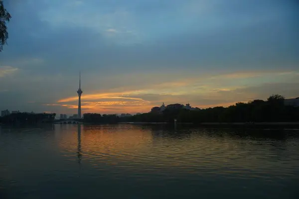 Puesta Sol Sobre Lago — Foto de Stock