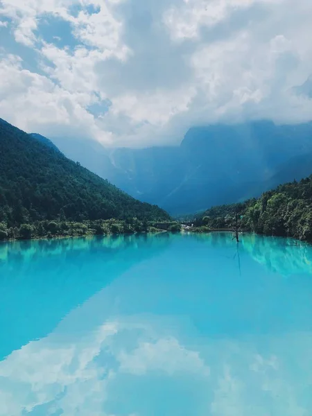 Hermoso Paisaje Lago Las Montañas — Foto de Stock