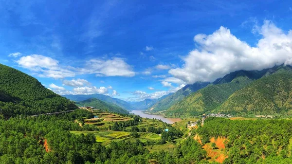 Hermoso Paisaje Las Montañas Verano — Foto de Stock